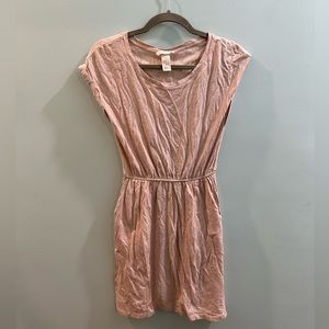 Simple heathered light pink tshirt dress with POCKETS!
